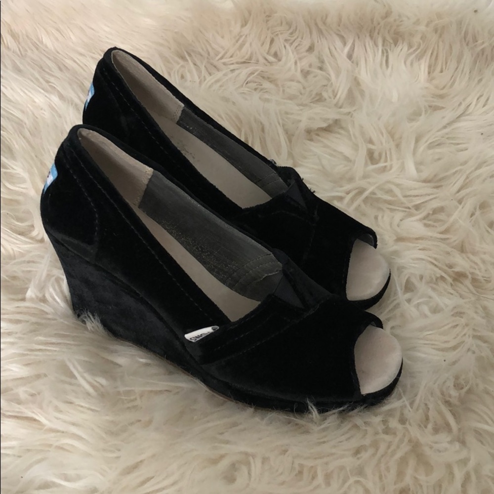 Toms velvet peep toe wedges